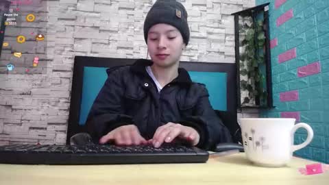  MAILY CAN  online show from October 2025 12:25:02 PM