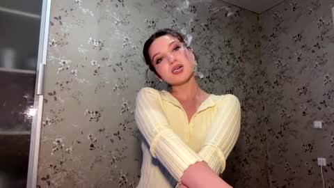 DIna online show from April 2026 03:15:01 PM