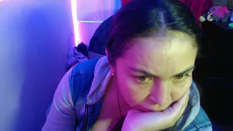 Snapshot of maitte_22 chatting on February 2025 01:40:01 AM Hello friends Im on another account online show from February 2025 01:40:01 AM