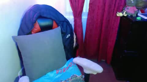 Snapshot of maitte_22 chatting on February 2025 10:49:01 AM Hello friends Im on another account online show from February 2025 10:49:01 AM