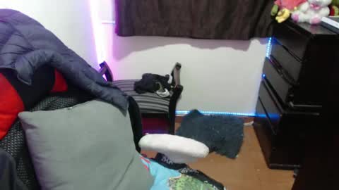 Snapshot of maitte_22 chatting on March 2025 05:18:02 AM Hello friends Im on another account online show from March 2025 05:18:02 AM