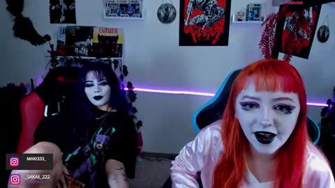 Snapshot of makii_33 chatting on October 2025 11:29:02 AM ...  ... online show from October 2025 11:29:02 AM