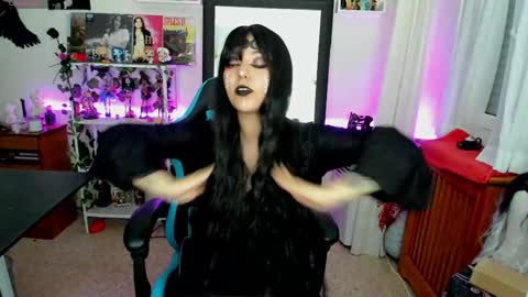 Snapshot of makii_33 chatting on October 2025 04:44:02 AM ...  ... online show from October 2025 04:44:02 AM