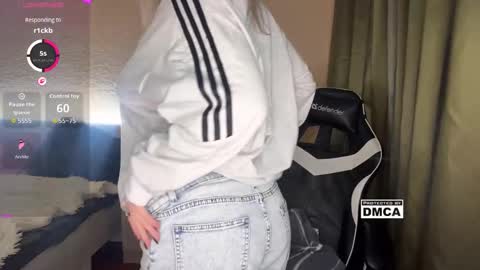 maksisisia online show from November 2025 05:39:02 PM