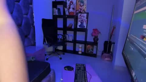 maky_coss online show from April 2026 01:05:01 PM