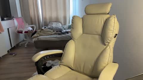 Snapshot of malcolm_yang chatting on October 2025 10:55:01 AM Tom and Mark 3 online show from October 2025 10:55:01 AM