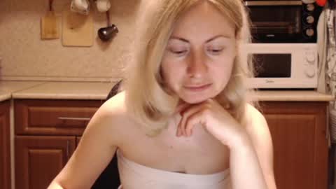 Snapshot of malenamila chatting on April 2026 09:28:02 PM Malena online show from April 2026 09:28:02 PM