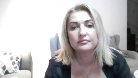 malorine online show from November 2025 07:08:02 PM