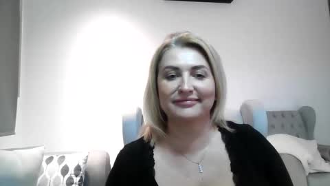 malorine online show from November 2025 04:40:01 PM