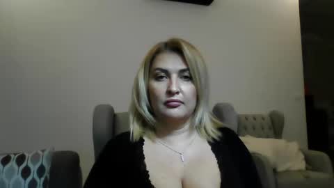 malorine online show from November 2025 07:23:02 PM