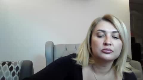 malorine online show from November 2025 07:24:02 PM