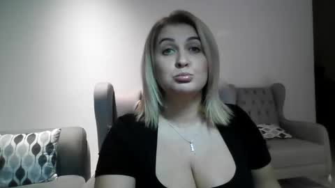 malorine online show from November 2025 07:07:02 PM