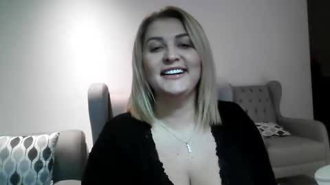 malorine online show from December 2025 07:42:02 PM