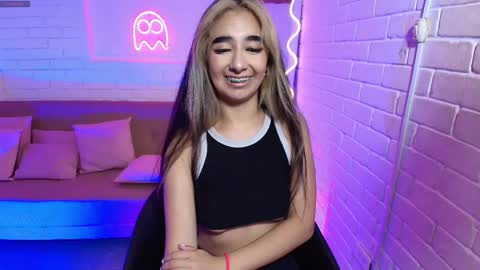 Snapshot of malory_tay chatting on March 2025 07:12:02 PM Malory online show from March 2025 07:12:02 PM