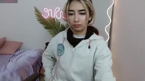 Snapshot of malory_tay chatting on October 2025 11:33:01 AM Malory online show from October 2025 11:33:01 AM