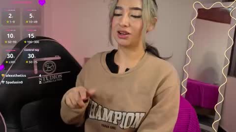 Snapshot of malory_tay chatting on November 2025 07:14:01 PM Malory online show from November 2025 07:14:01 PM