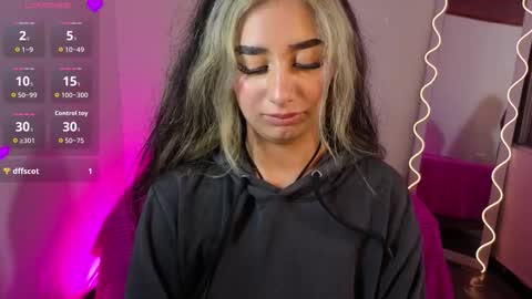 Snapshot of malory_tay chatting on November 2025 07:34:01 PM Malory online show from November 2025 07:34:01 PM