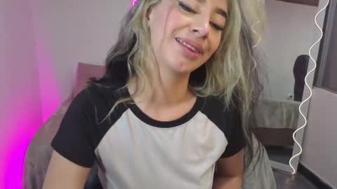 Snapshot of malory_tay chatting on November 2025 06:59:02 PM Malory online show from November 2025 06:59:02 PM