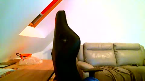 breton online show from December 2024 07:38:02 PM