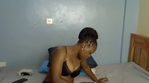 mama_pussie online show from November 2025 12:09:01 AM