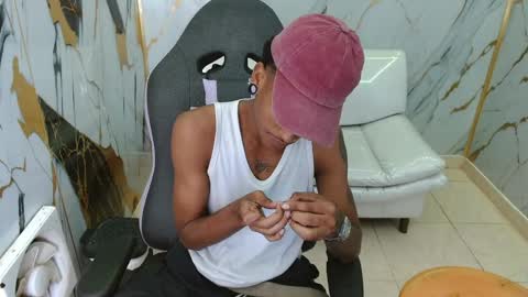 man_sant11 online show from April 2026 05:47:02 PM