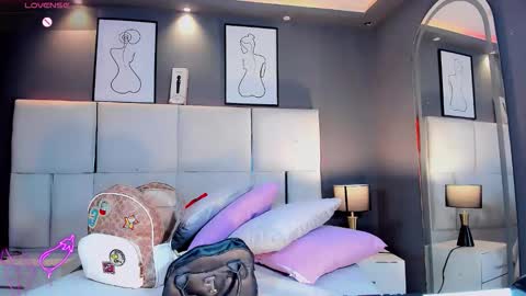 Snapshot of manellyksparklee chatting on June 2026 12:43:01 PM manellyksparklee online show from June 2026 12:43:01 PM