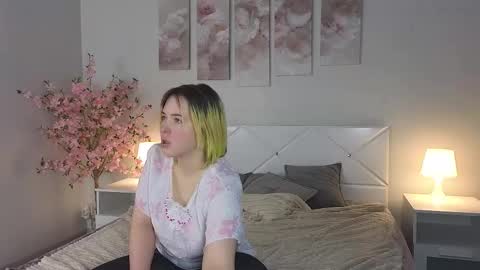 Snapshot of manic_pixie_ chatting on February 2025 11:02:01 AM manic_pixie_ online show from February 2025 11:02:01 AM