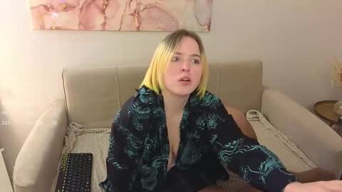 Snapshot of manic_pixie_ chatting on February 2025 02:24:01 PM manic_pixie_ online show from February 2025 02:24:01 PM