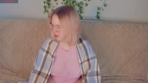 Snapshot of manic_pixie_ chatting on September 2025 02:00:02 PM manic_pixie_ online show from September 2025 02:00:02 PM