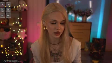 Snapshot of manifreyja chatting on April 2026 08:40:02 PM Amelie online show from April 2026 08:40:02 PM