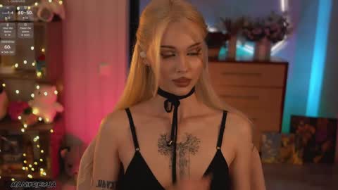 Snapshot of manifreyja chatting on April 2026 05:41:02 PM Amelie online show from April 2026 05:41:02 PM