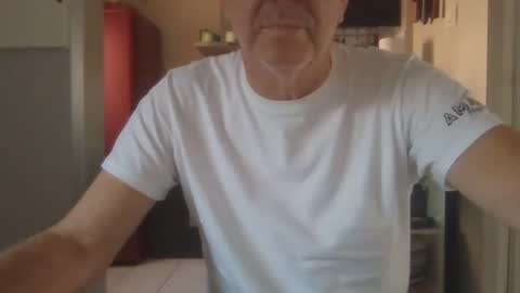 Snapshot of manngrossbite chatting on February 2025 10:15:01 AM manngrossbite online show from February 2025 10:15:01 AM