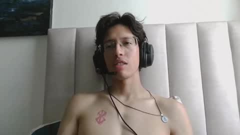 Manuel online show from April 2026 07:30:02 PM