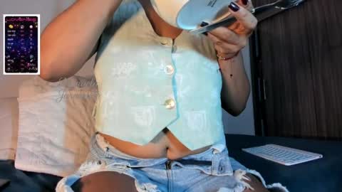 Snapshot of manuela_jaramillo chatting on May 2026 04:06:02 AM manuela_jaramillo online show from May 2026 04:06:02 AM