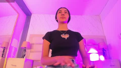 Manuela online show from April 2026 09:01:02 PM