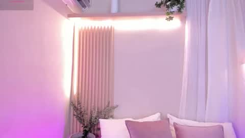 Mara  online show from December 2025 01:10:01 AM