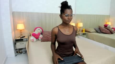 Mara Sinclair online show from June 2026 07:14:01 PM