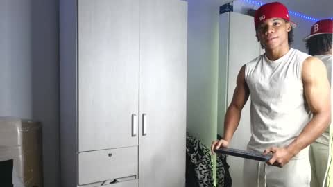 Snapshot of marcelo_dosantos77 chatting on October 2025 02:27:02 PM MARCELO online show from October 2025 02:27:02 PM