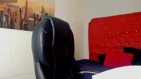 Snapshot of marcoviolet chatting on June 2026 11:25:02 AM marcoviolet online show from June 2026 11:25:02 AM