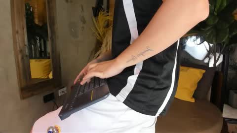 Snapshot of marcovitto chatting on November 2025 07:45:02 PM marcovitto online show from November 2025 07:45:02 PM