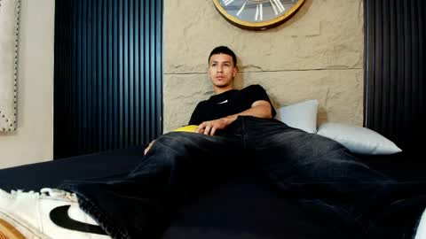 Snapshot of marcus_jeron chatting on May 2026 01:22:02 AM marcus_jeron online show from May 2026 01:22:02 AM