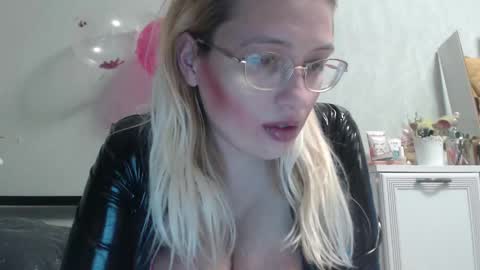 Snapshot of margo_shine chatting on February 2026 05:20:01 PM margo_shine online show from February 2026 05:20:01 PM