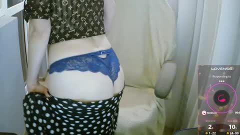 Mari online show from October 2025 10:20:02 PM