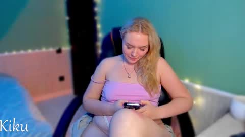 Kiku and Marii - online show from November 2025 01:39:01 AM