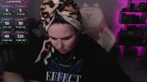 mari moore online show from November 2025 07:00:02 AM