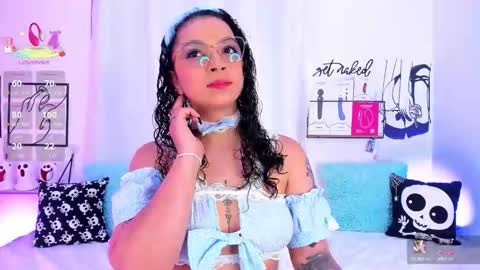 Mari Sweett  online show from October 2025 05:06:02 PM