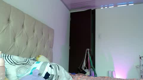 Snapshot of mariaa_vicctoria chatting on October 2025 08:40:01 PM Vicky online show from October 2025 08:40:01 PM