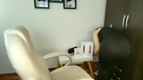 Leidy online show from April 2026 10:45:02 PM