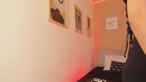 Marian online show from April 2026 08:06:01 PM