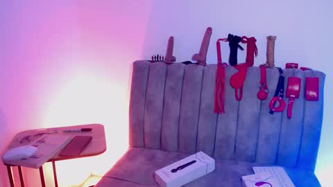 Marian online show from November 2025 03:05:01 AM